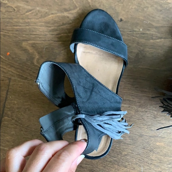 Shoes - Picture 4 of 4